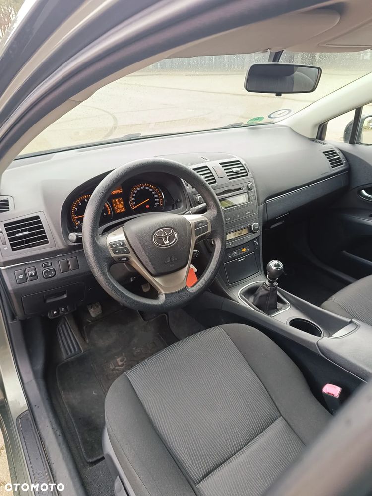 Toyota Avensis 1.6 Active - 8