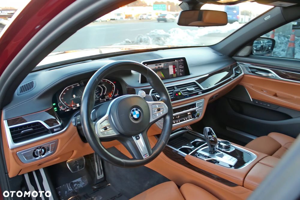 BMW Seria 7 740i sport - 9