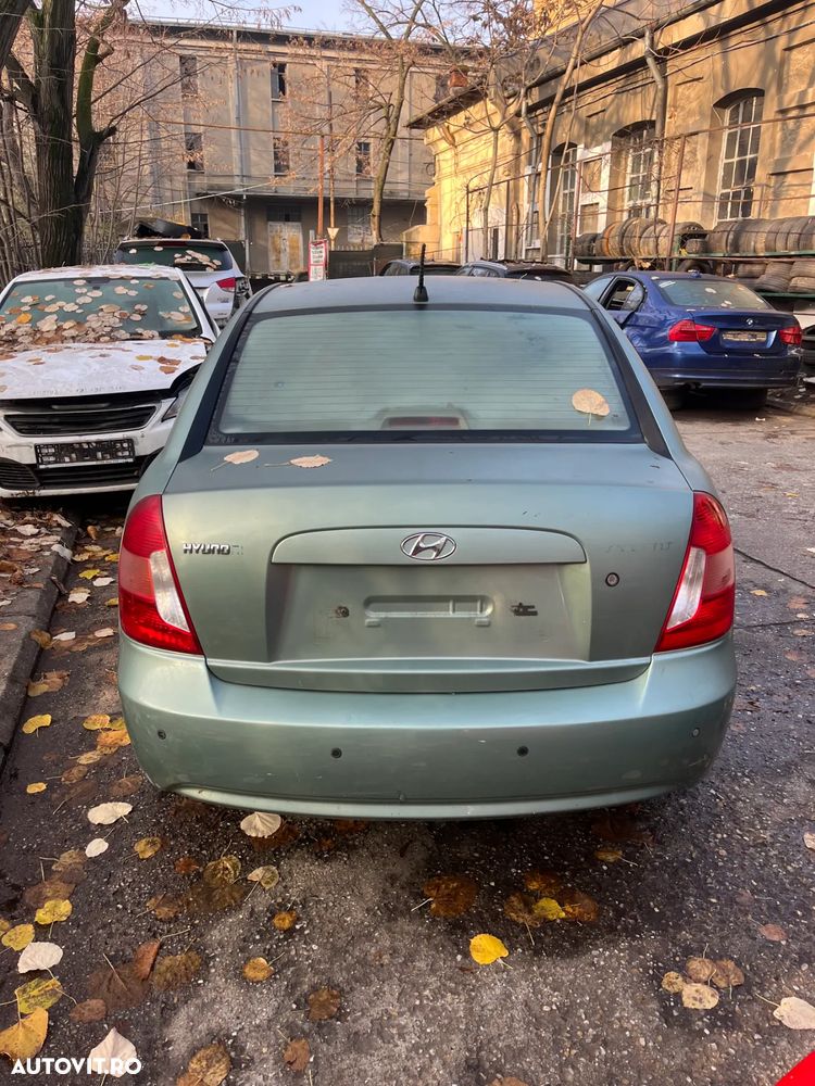 Dezmembrez Hyundai Accent 3 benzina verde 2007 - 8