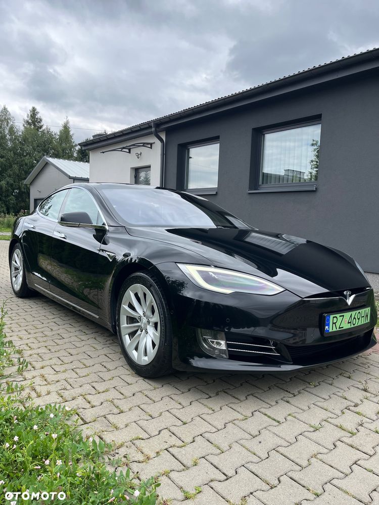 Tesla Model S - 3
