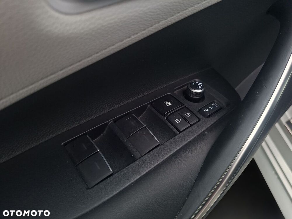 Toyota Corolla 2.0 Hybrid Comfort - 22