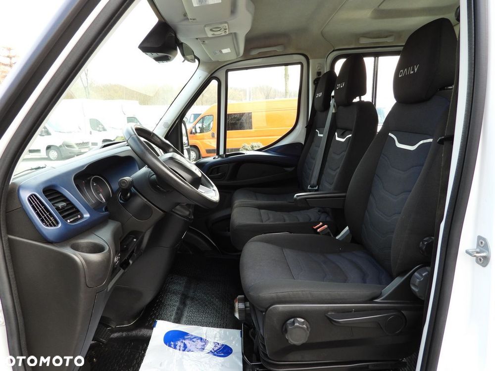Iveco DAILY 35S16 SKRZYNIA PODWÓJNA KABINA DOKA 7 MIEJSC TEMPOMAT LEDY AUTOMAT HI-MATIC KLIMATYZACJA  160KM - 25