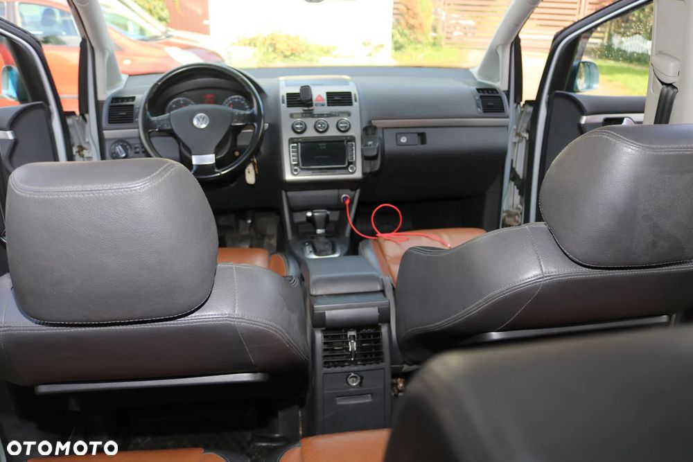 Volkswagen Touran 2.0 TDI DPF Highline DSG - 23