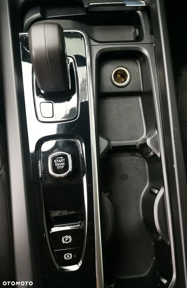 Volvo V60 B4 D Momentum - 8
