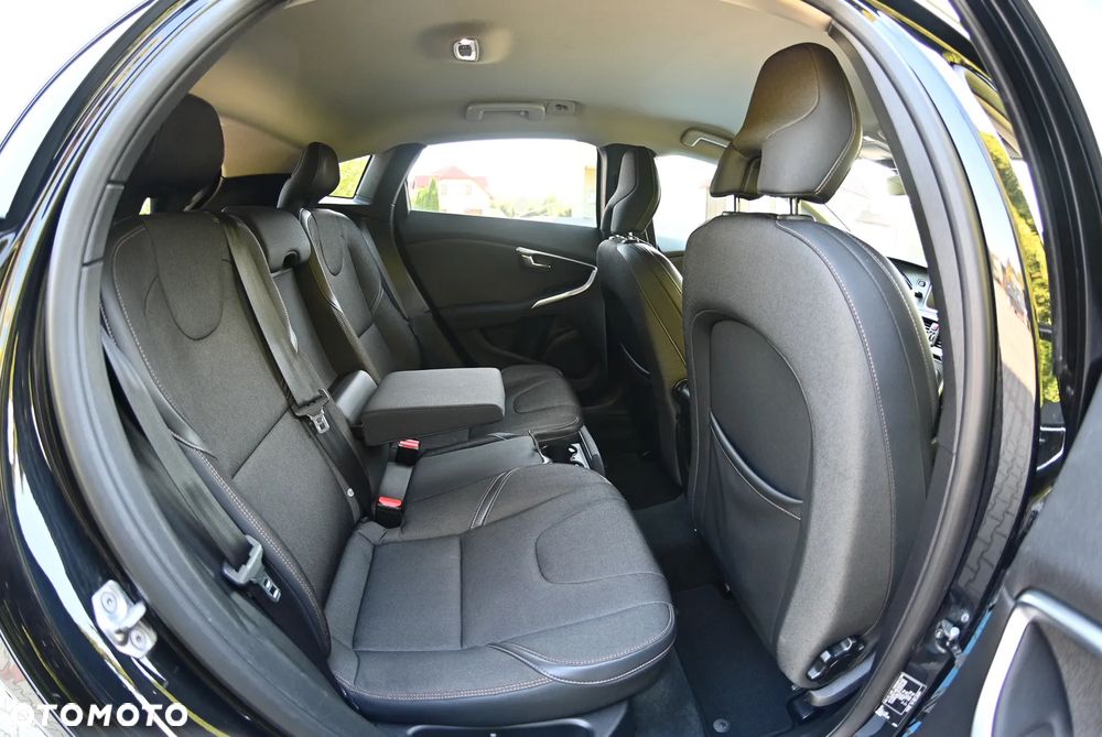 Volvo V40 D4 Geartronic You - 24