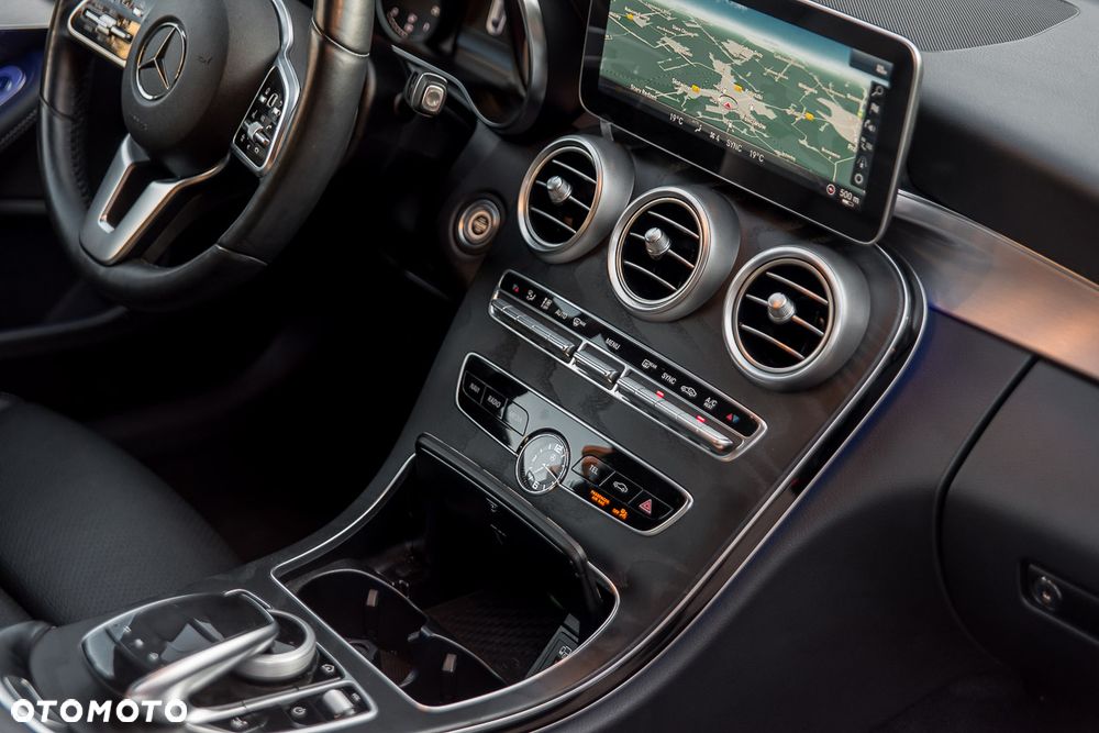 Mercedes-Benz Klasa C 300 9G-TRONIC - 24