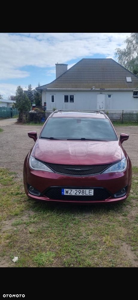 Chrysler Pacifica - 2
