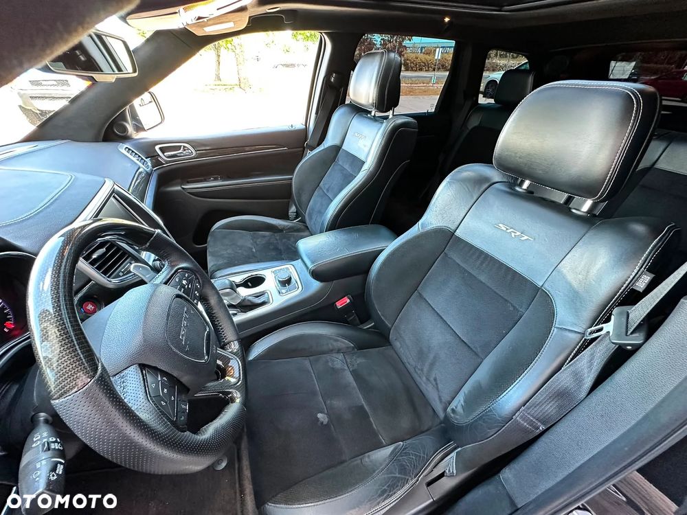 Jeep Grand Cherokee SRT8 - 13