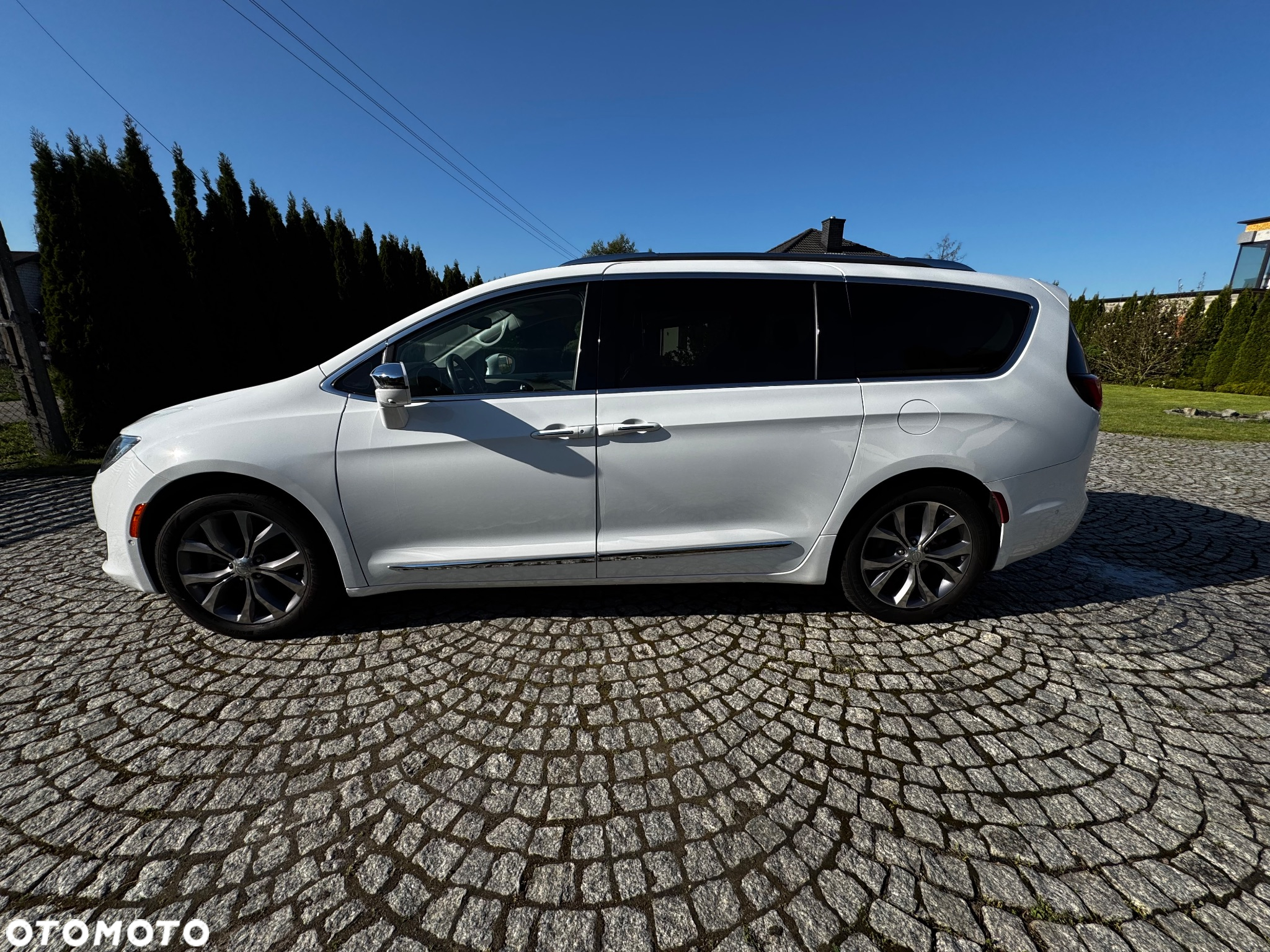 Chrysler Pacifica - 7