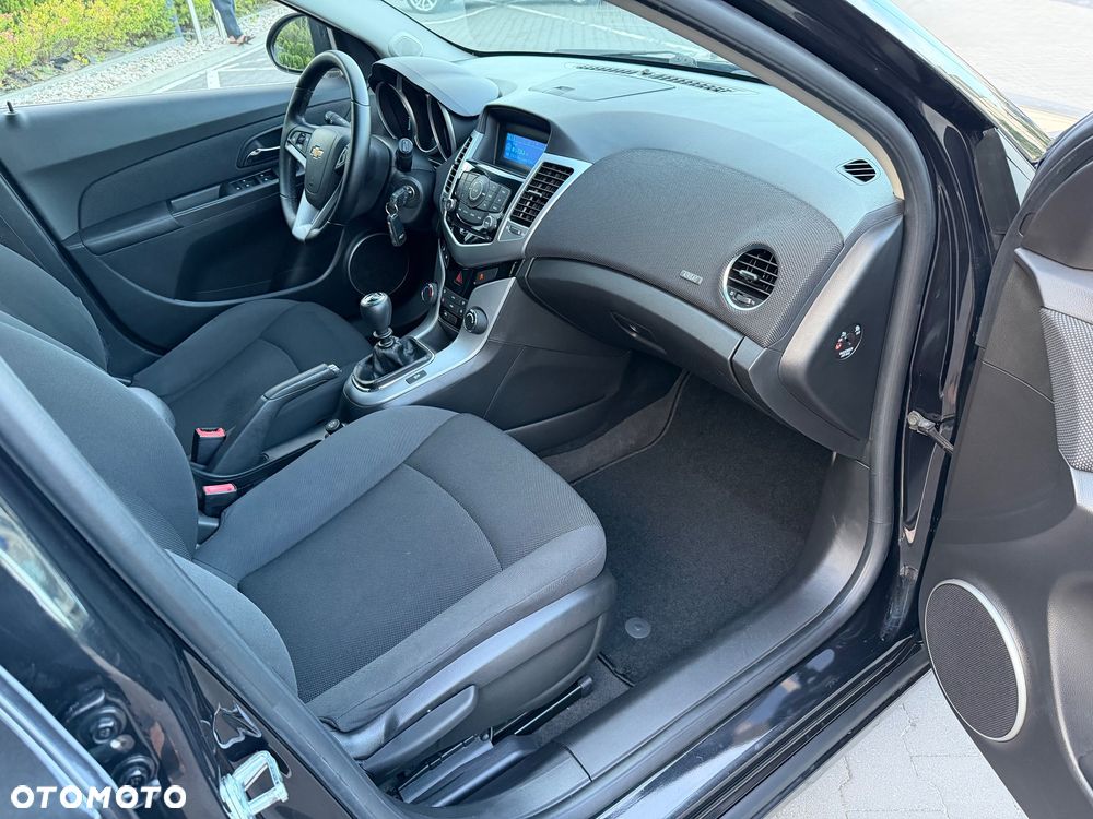 Chevrolet Cruze 1.8 LS+ - 10