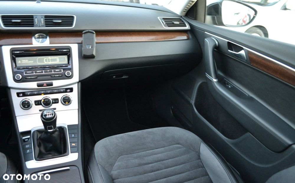 Volkswagen Passat - 30