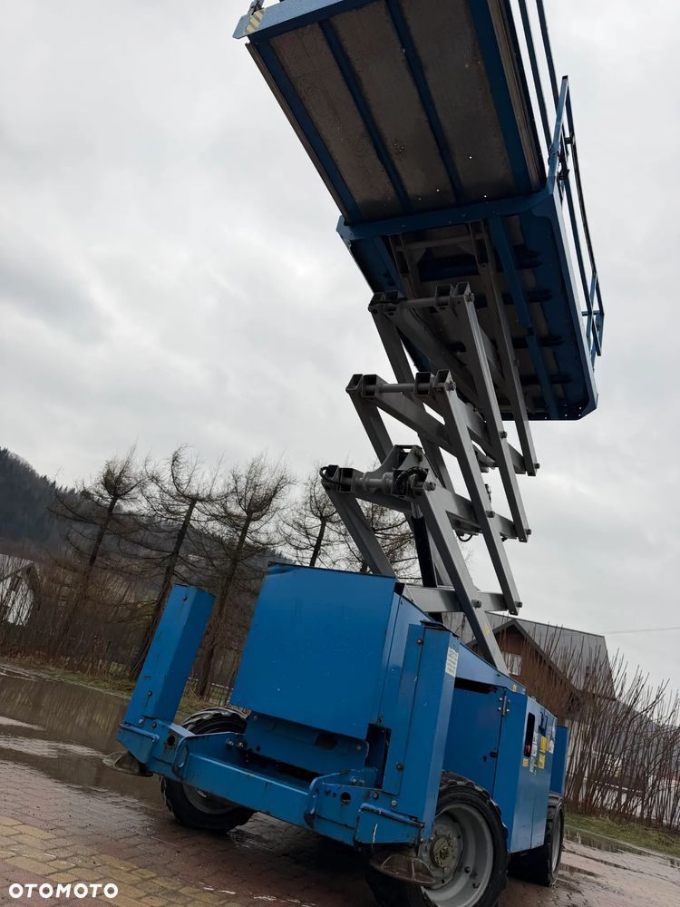 Genie Zwyżka Terenowa GS-4069RT Podnośnik Nożycowy Dźwig 14,5 metra jak Nowa z salonu! 960 mtg. 2013 rok, Pochodzi z Norweskiego urzędu Komuny. Zadbana! 4x4 Silnik Kubota. Zero Luzów i wycieków. Aktualne Serwisy DEKRA BMWT. Wysuwany Balkon. Sterowana z dołu i góry. Okazja Tanio !! Dokumentacja! Bez DPF, adBLUE - 27