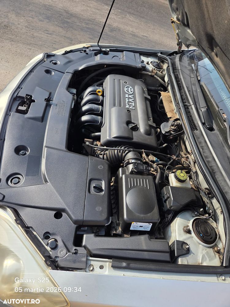 Toyota Avensis 1.8 Sdn. Sol - 6