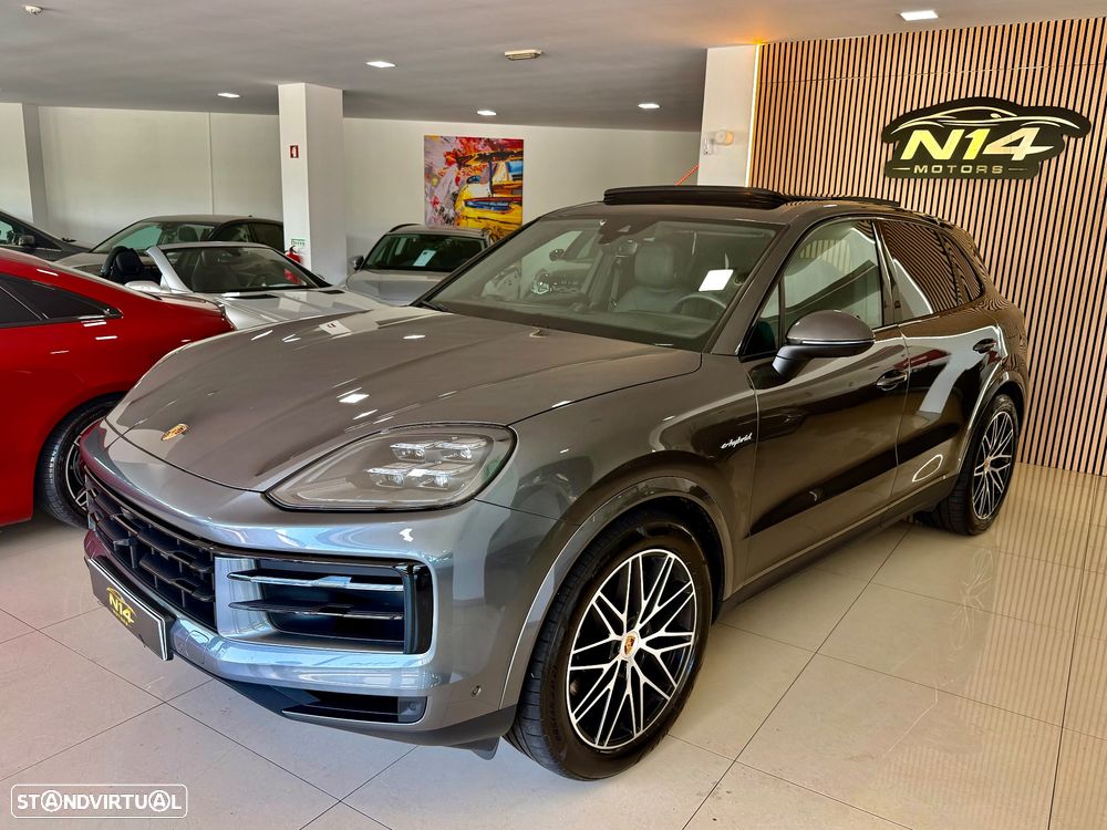 Porsche Cayenne - 1