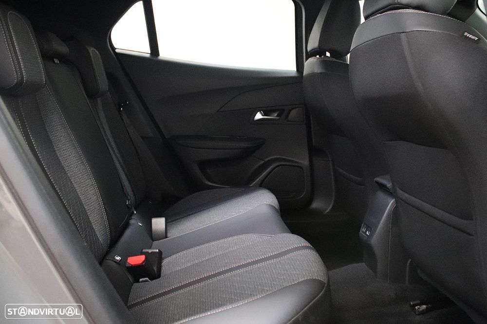 Peugeot 2008 1.2 PureTech Allure EAT8 - 21