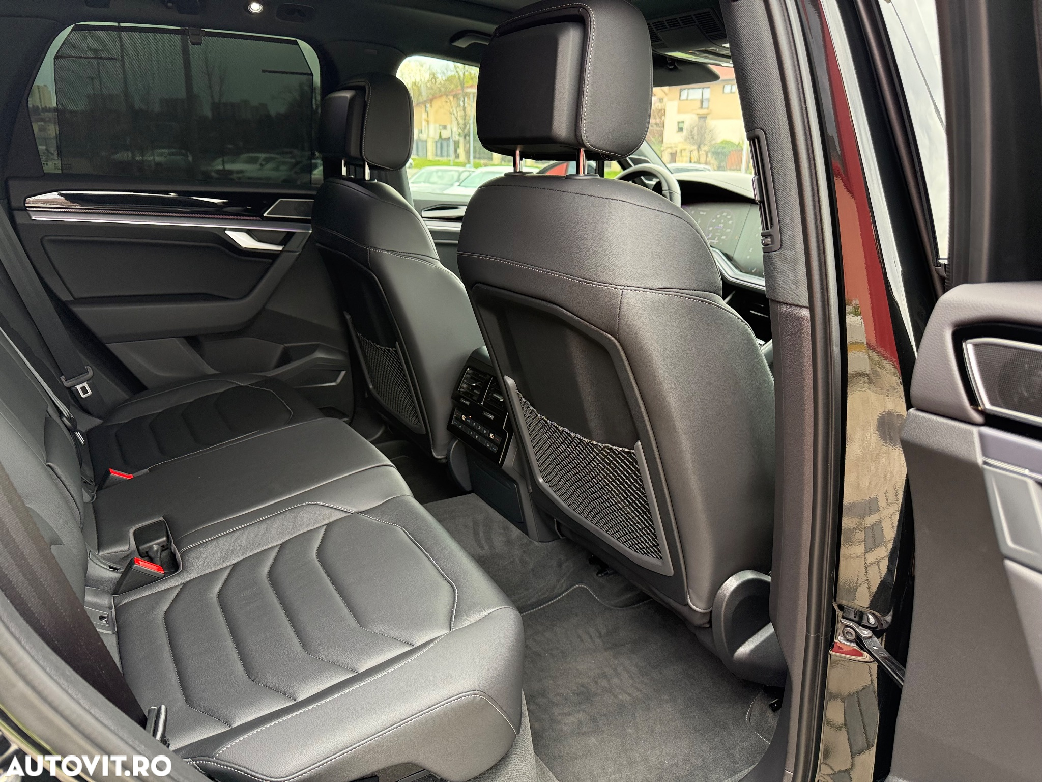 Volkswagen Touareg V6 TDI 4MOTION R-Line - 12