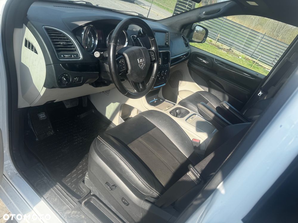 Dodge Grand Caravan 3.6 R/T - 8