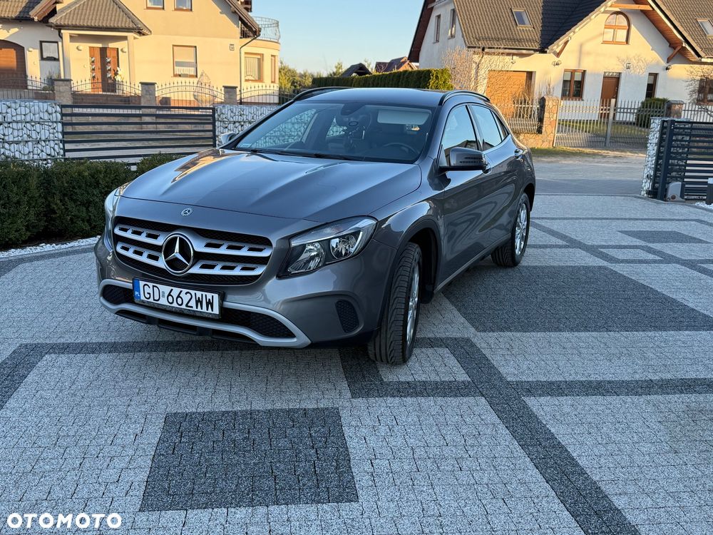 Mercedes-Benz GLA 180 7G-DCT - 2