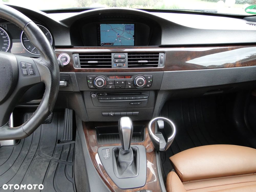 BMW Seria 3 320d Sport-Aut Sport Line - 32