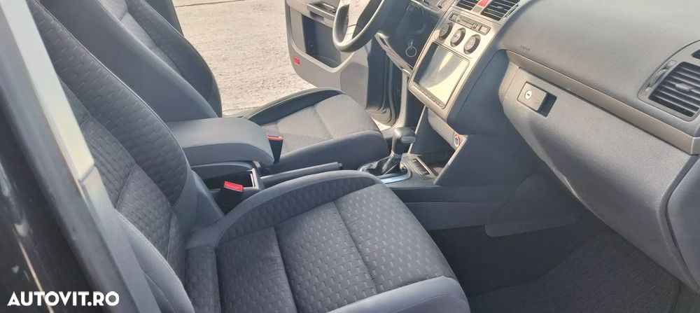 Volkswagen Touran 1.9 TDI DPF DSG Trendline - 14