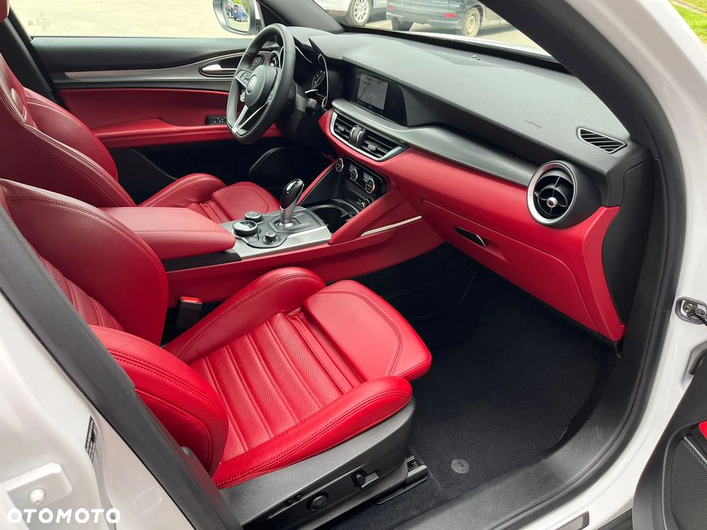 Alfa Romeo Stelvio - 14