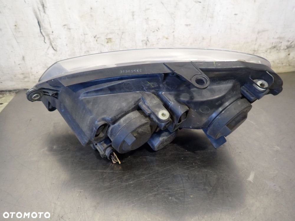 LAMPA PRAWA PRZEDNIA VOLKSWAGEN POLO IV LIFT - 2