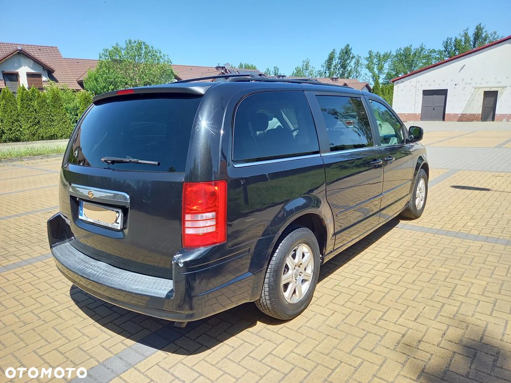Chrysler Town & Country - 1