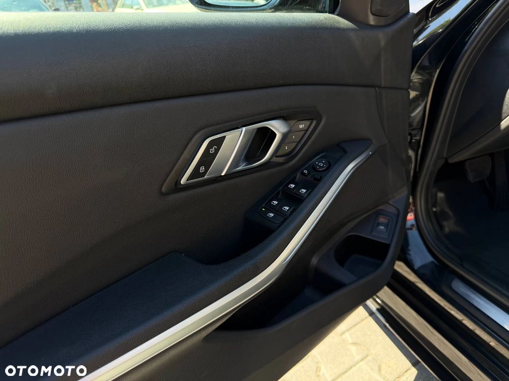 BMW Seria 3 330i M Sport - 20