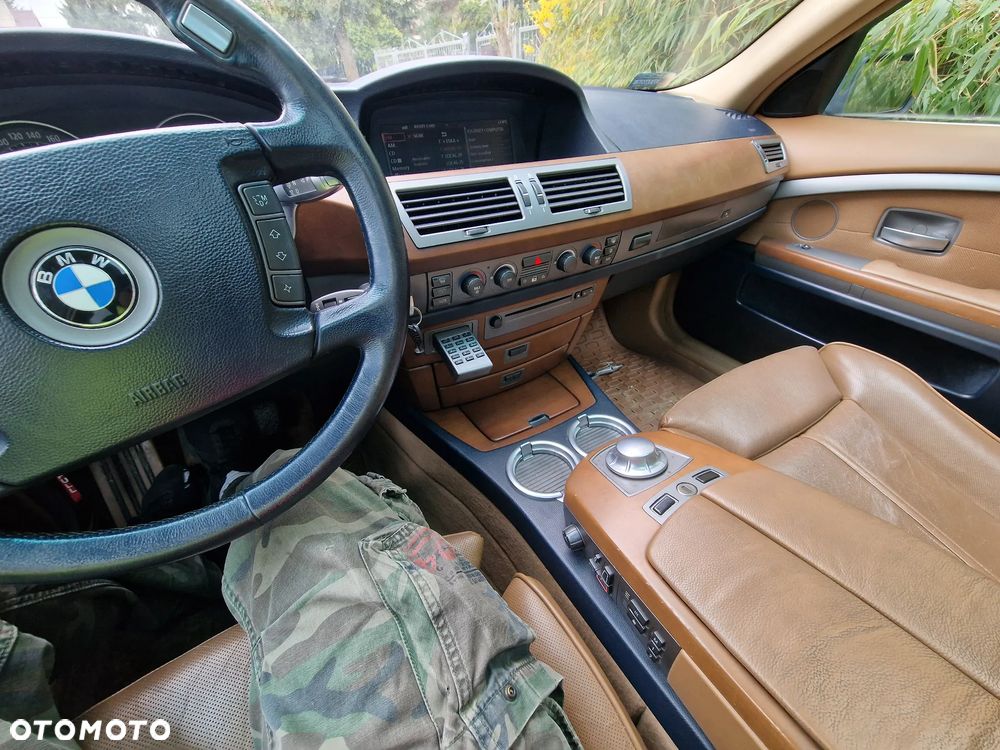 BMW Seria 7 745i - 6