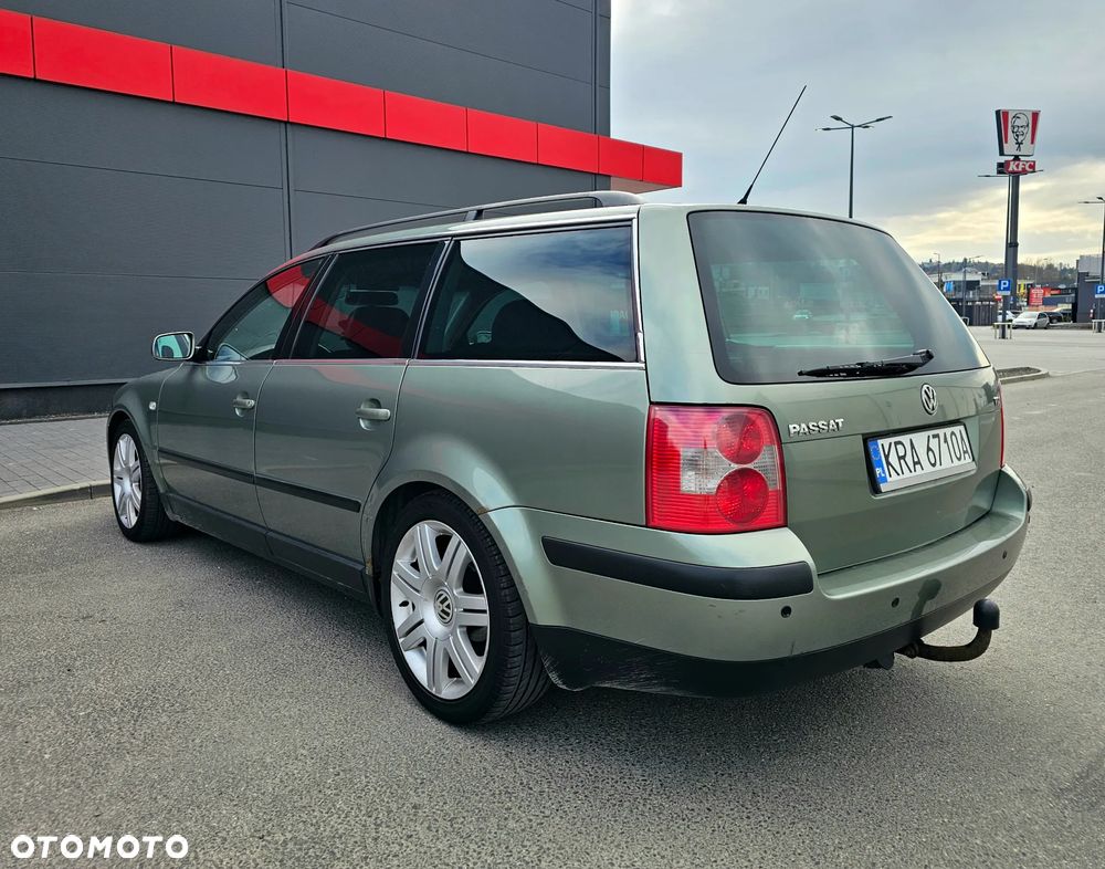 Volkswagen Passat 1.9 TDI Comfortline Family - 11