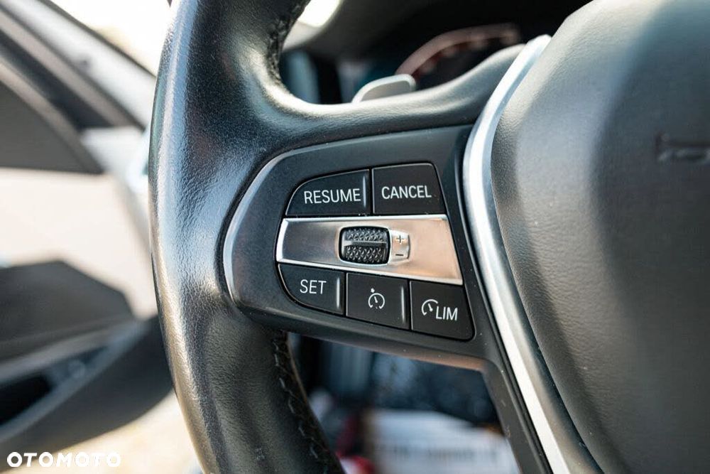 BMW Seria 3 330i xDrive M Sport - 18