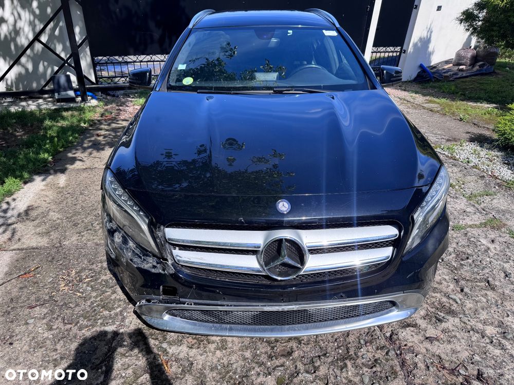 Mercedes-Benz GLA 220 d 4Matic 7G-DCT StreetStyle - 4