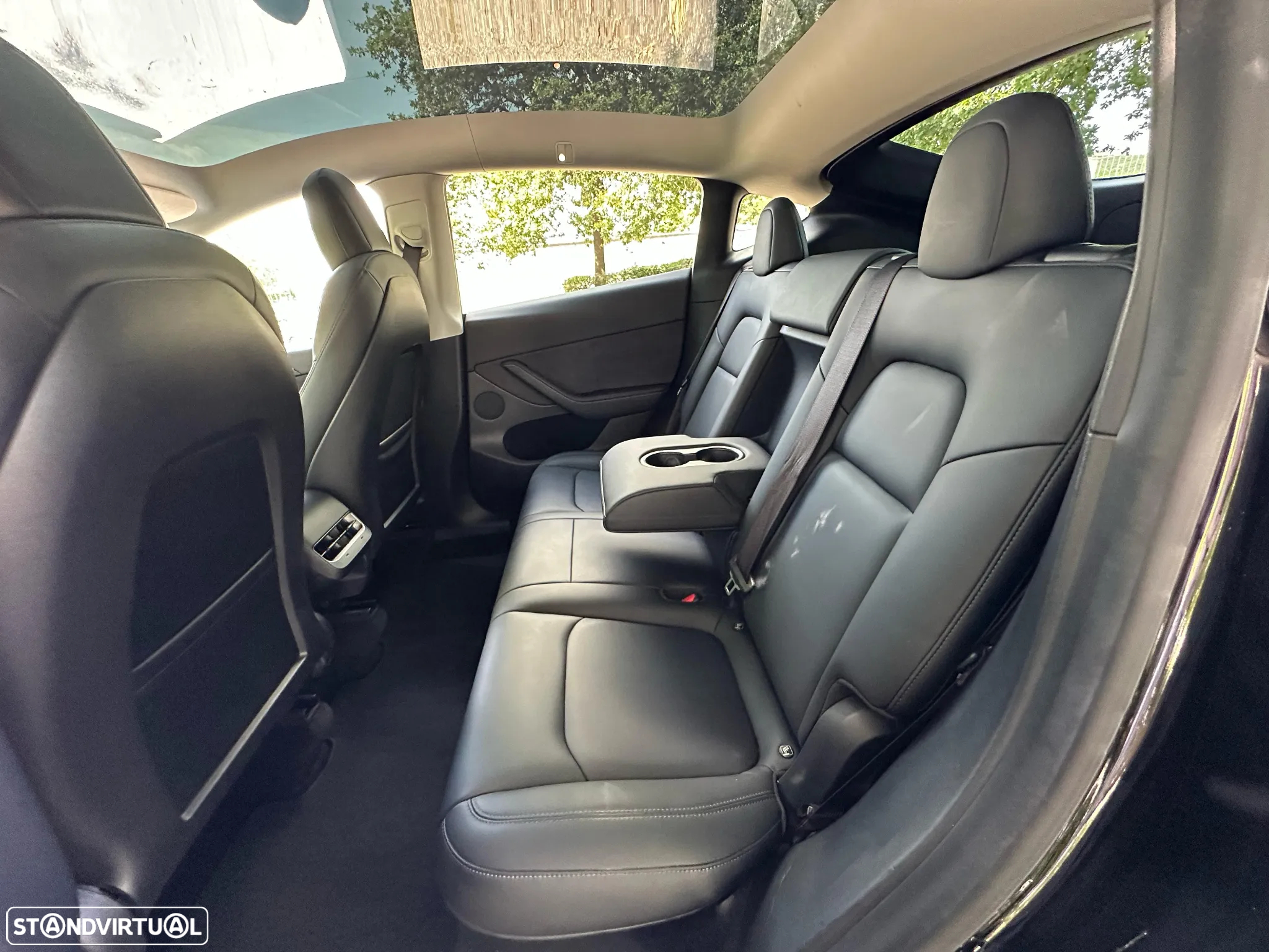 Tesla Model Y Long Range Dual Motor AWD - 27