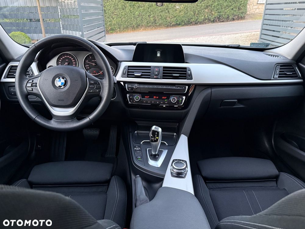 BMW Seria 3 320d xDrive - 13