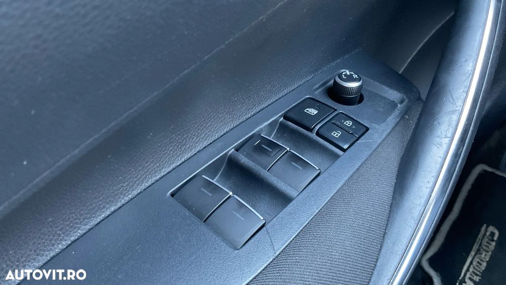 Toyota Corolla 1.8 HSD Business - 31