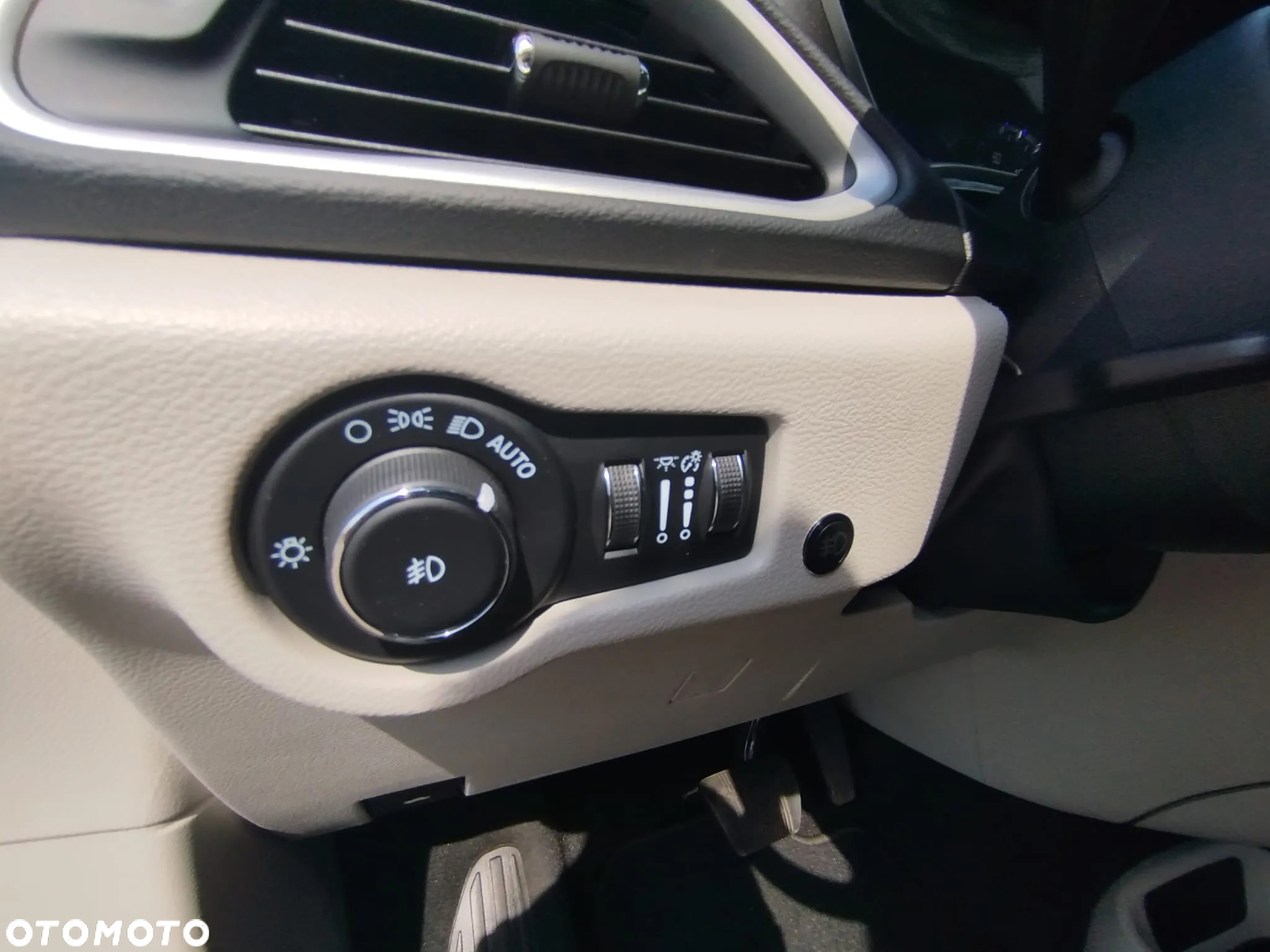 Chrysler Pacifica - 24