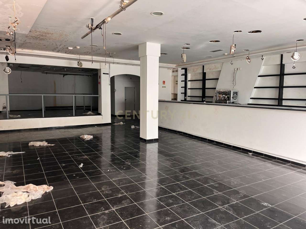 Moradia no Centro do Cartaxo – Excelente Oportunidade de Investimento! - Grande imagem: 2/47