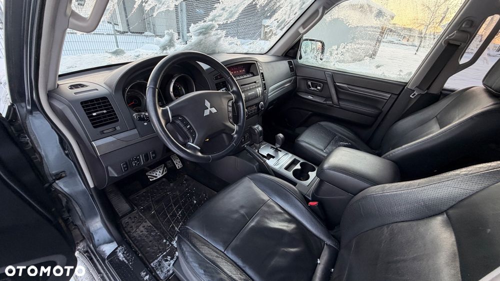 Mitsubishi Pajero - 13