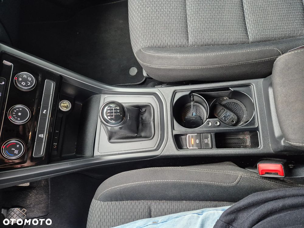 Volkswagen Touran - 12