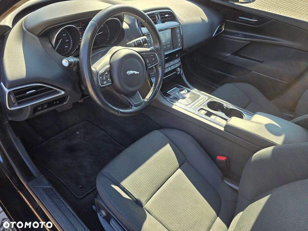 Jaguar XE E-Performance Pure - 14