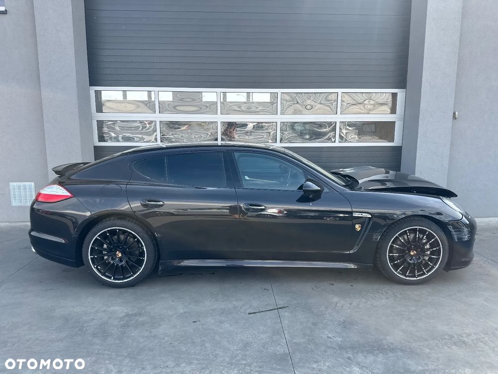Porsche Panamera 4S - 4