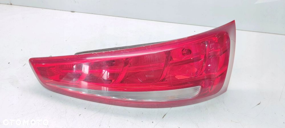 LAMPA PRAWY TYŁ AUDI Q3 8U 8U0945094 ZWYKŁA NA ŻARÓWKI - 2