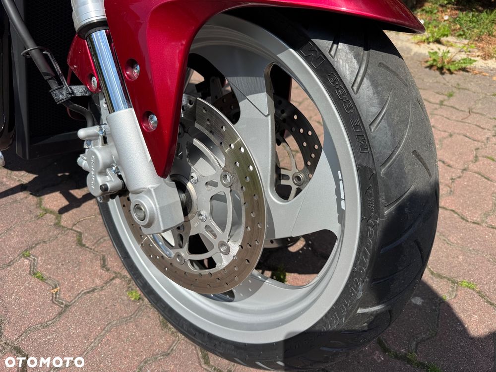Suzuki Intruder - 8