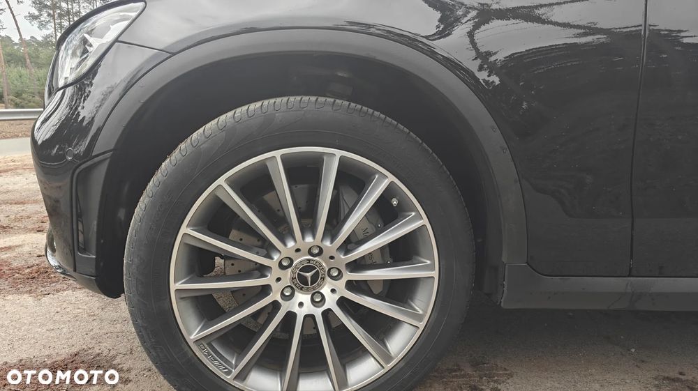 Mercedes-Benz GLC 300 4Matic 9G-TRONIC AMG Line - 22