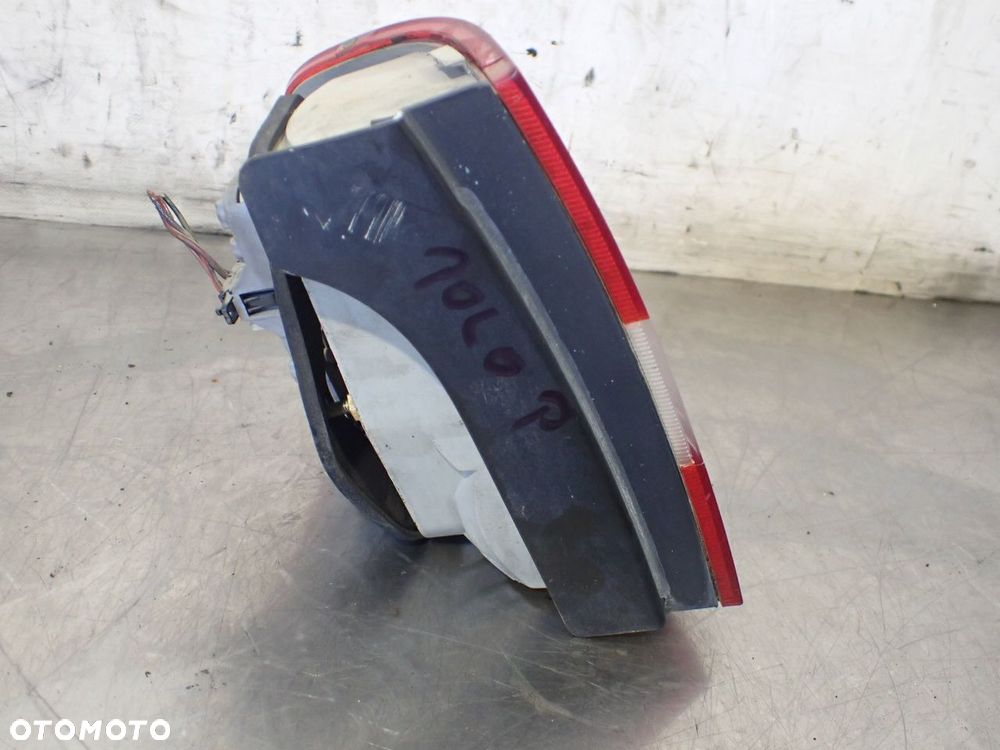 LAMPA PRAWA TYLNA VOLKSWAGEN POLO 1.4 - 2