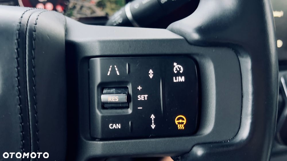Land Rover Defender - 22