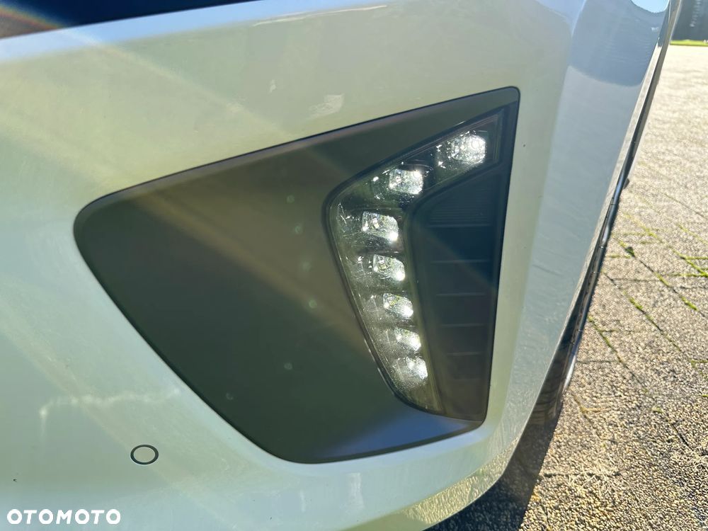 Hyundai IONIQ hybrid Premium - 38