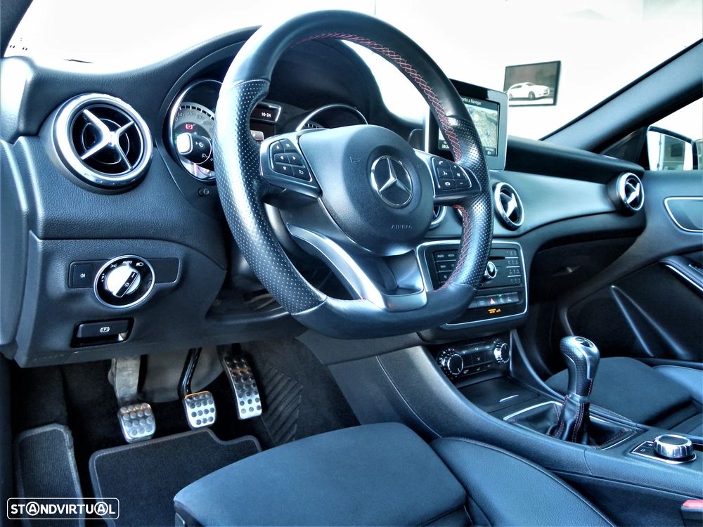 Mercedes-Benz GLA 180 d AMG Line - 14