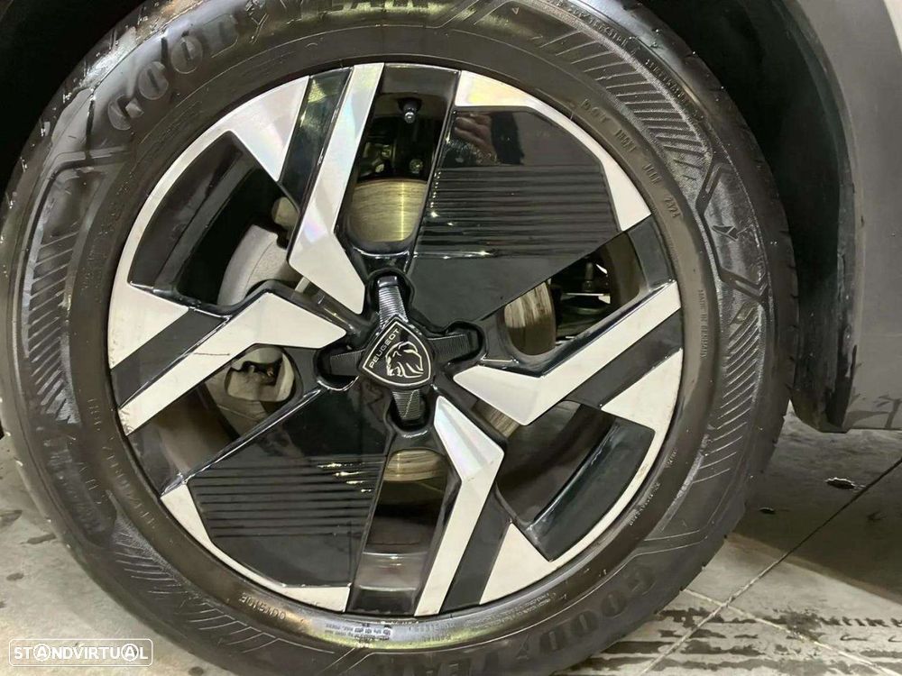 Peugeot 2008 1.2 PureTech Allure EAT8 - 21