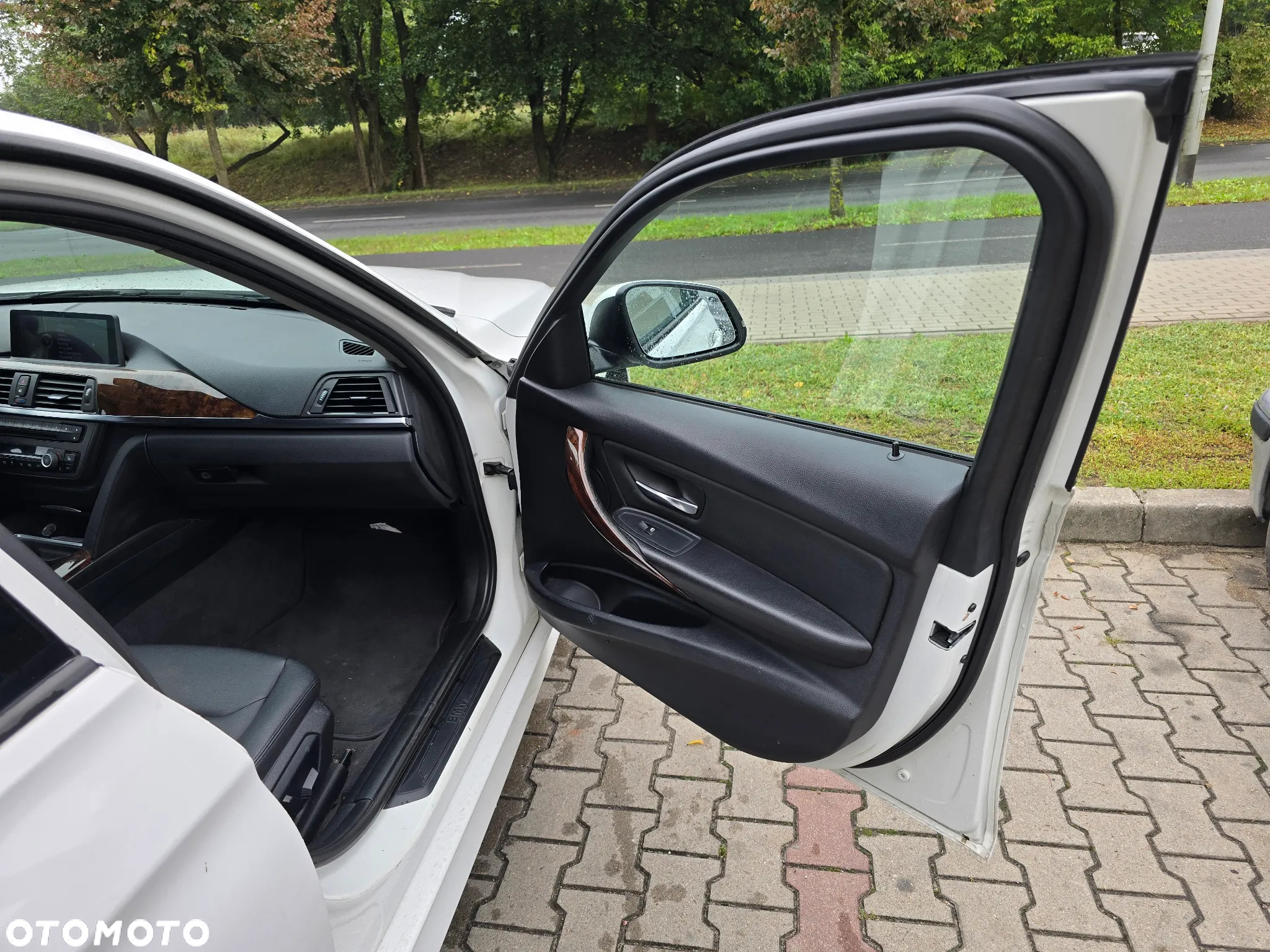 BMW Seria 3 328i xDrive - 32
